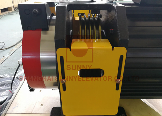 450 - 1350kg Gearless Traction Machine With 2:1 Roping IP41 16 Poles And DC110v Brake Vol